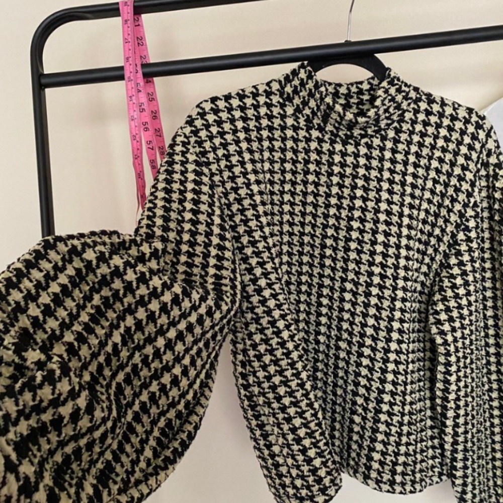 Chanel-like Balloon Sleeve